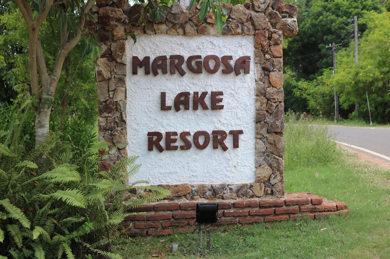Margosa Lake Resort Anuradhapura Exterior foto